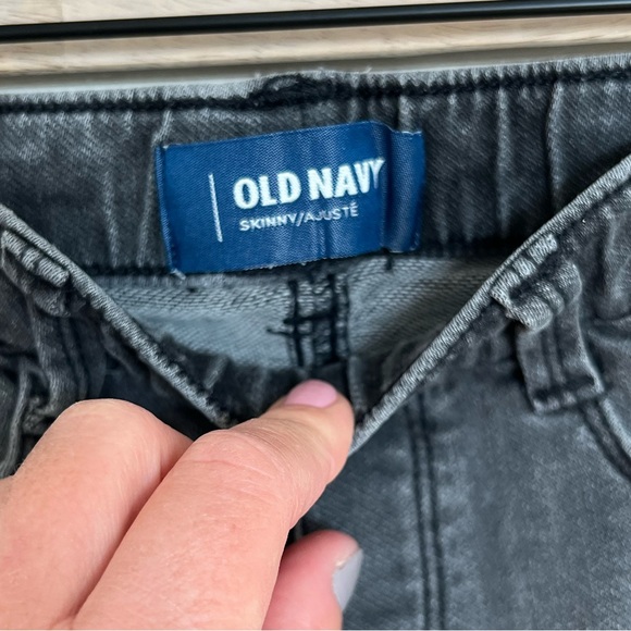 4 Pieces - Old Navy Pants & Carter's Shirt Lot Size 3T - Picture 13 of 14